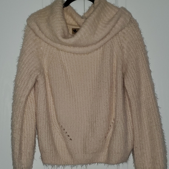 Blush Knit Turtleneck - Picture 6 of 6